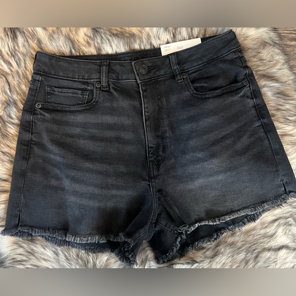 NWT AE Outfitters Super High Waisted Mom Shorts. Washed black in color size 8.